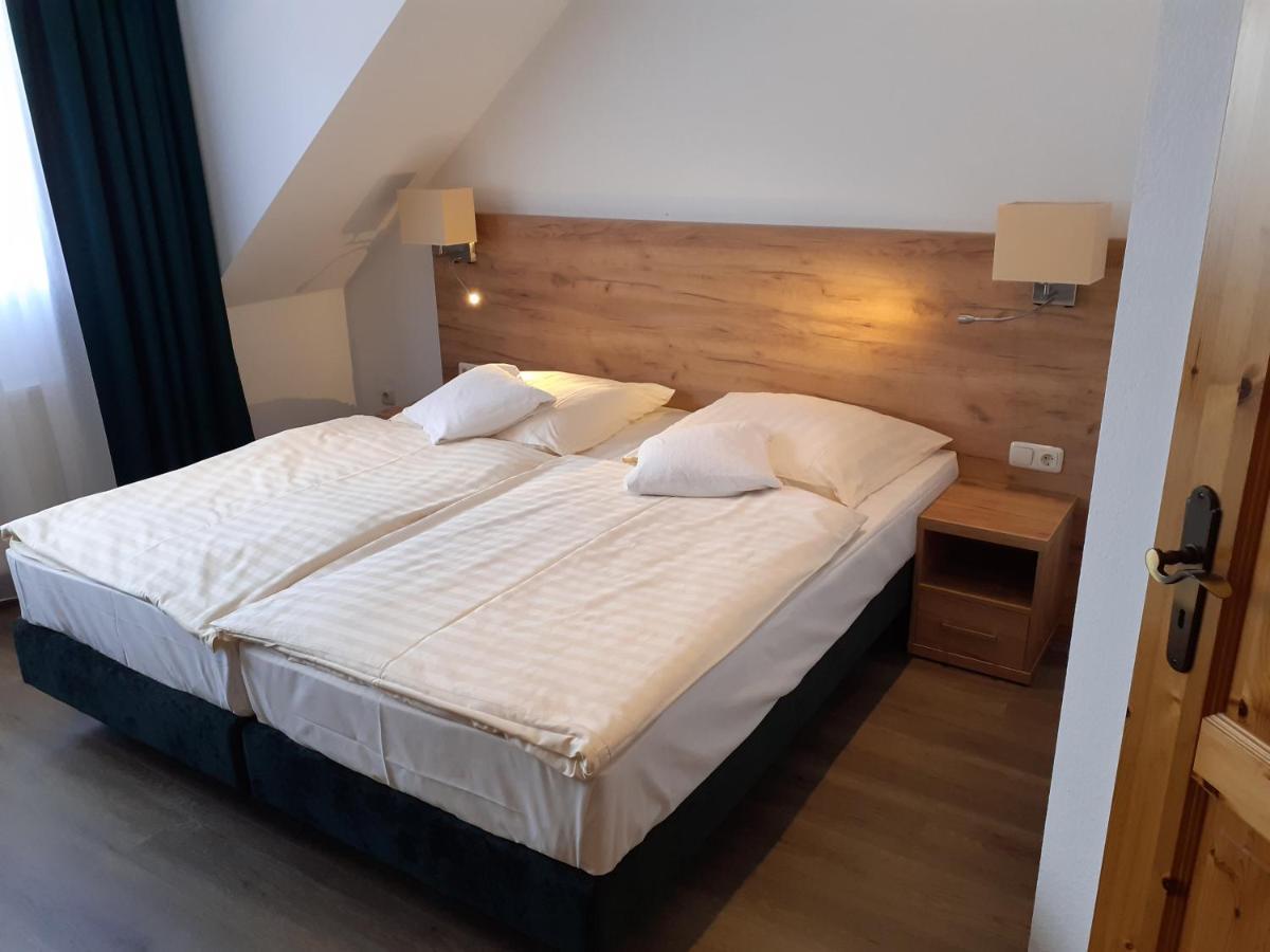 Land-Gut-Hotel Zum Alten Forsthaus - Aufladestation Fuer Elektroautos Hurtgenwald Экстерьер фото