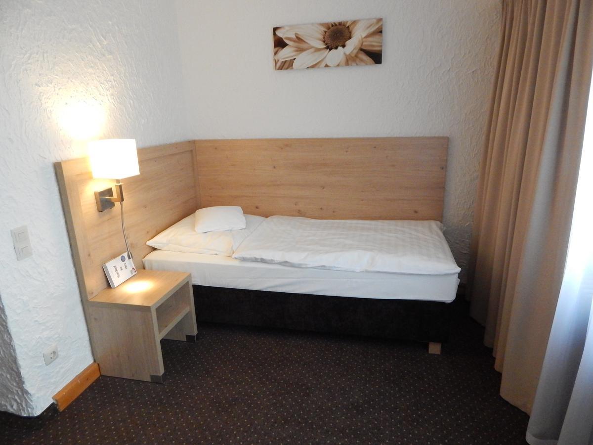 Land-Gut-Hotel Zum Alten Forsthaus - Aufladestation Fuer Elektroautos Hurtgenwald Экстерьер фото