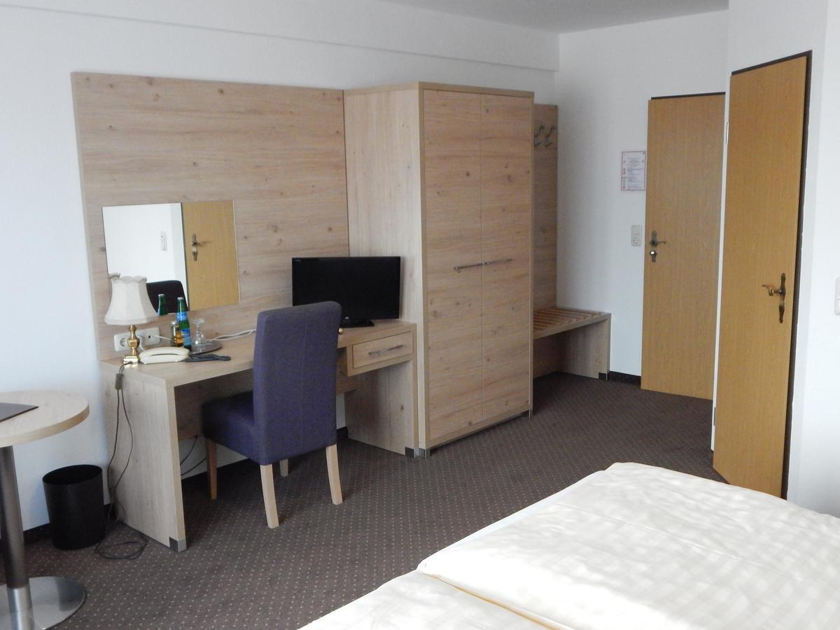 Land-Gut-Hotel Zum Alten Forsthaus - Aufladestation Fuer Elektroautos Hurtgenwald Экстерьер фото