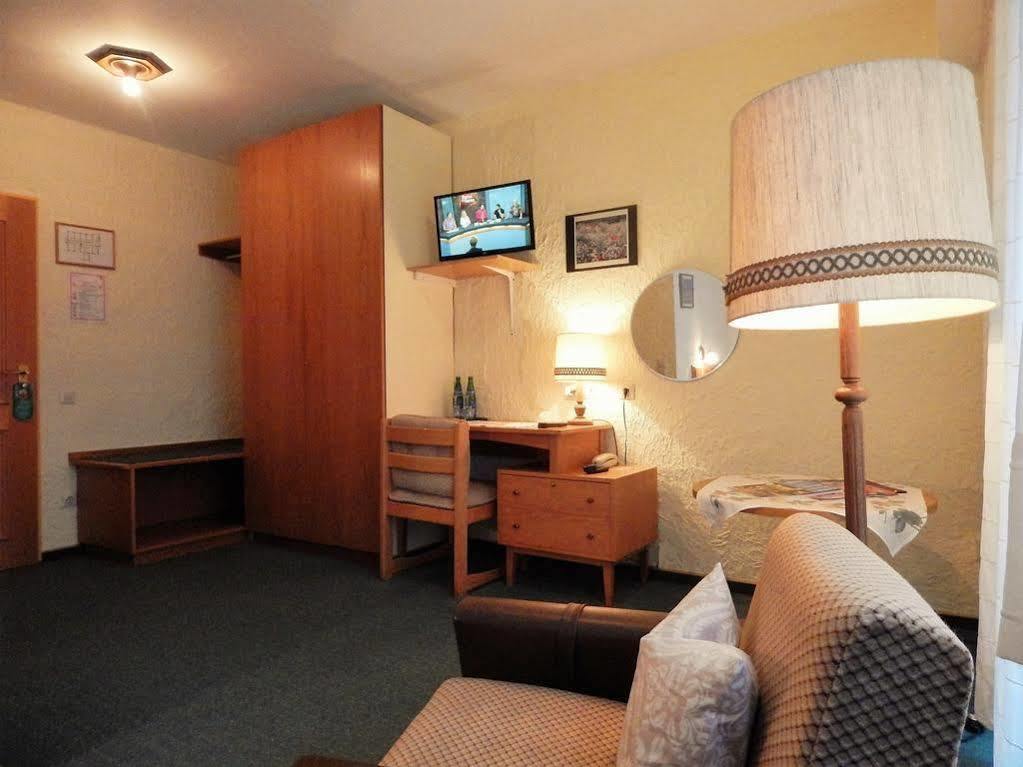 Land-Gut-Hotel Zum Alten Forsthaus - Aufladestation Fuer Elektroautos Hurtgenwald Экстерьер фото