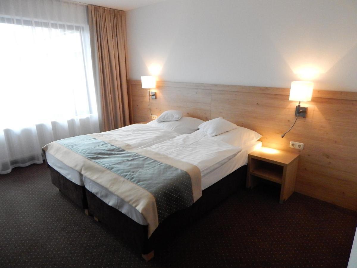 Land-Gut-Hotel Zum Alten Forsthaus - Aufladestation Fuer Elektroautos Hurtgenwald Экстерьер фото